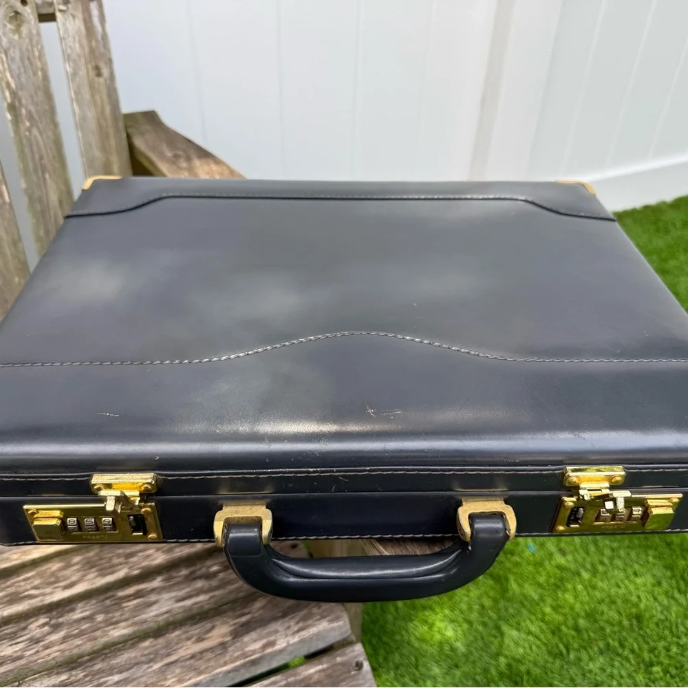 Vintage Winn International Leather Briefcase Gray RARE COLOR Gold Details 1980’s